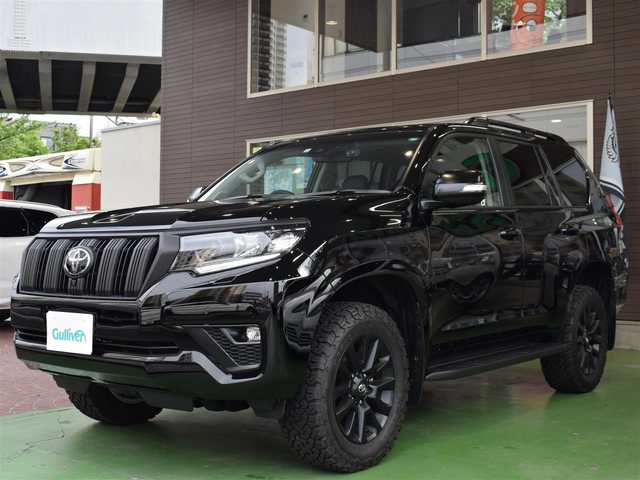 トヨタ ランドクルーザー プラド TX Lパッケージ マットブラED 神奈川県 2022(令4)年 1.1万km ブラック ワンオーナー/新車保証書/取扱説明書/サンルーフ/ルーフレール/レザーシート/・前席快適温熱シート/パワーシート/7人乗り（3列目電動格納シート）/メーカオプションTコネクトナビ/・9インチワイドタッチ式ディスプレイ/・USB入力端子/・AppleCarPlay/AndroidAuto/・Tコネクトヘルプネット/マイカーサーチ/・14スピーカー/・ETC2.0/・シャークフィンアンテナ/・マルチレインモニター（補助確認ミラー無）/・全方位カメラ/・ドアミラー足元照明/ブラインドスポットモニター/リアクロストラフィックアラート付き/セーフティセンス（衝突回避支援パッケージ）/・プリクラッシュセーフティ/　（昼夜歩行者/昼間自転車検知機能付き）/・レーンディパーチャーアラート/・オートマチックハイビーム/・レーダークルーズコントロール/・ロードサインアシスト/パーキングサポートブレーキ/LEDヘッドランプ/ヘッドランプクリーナー/LEDヘッドライト/18インチマッドブラックホイール