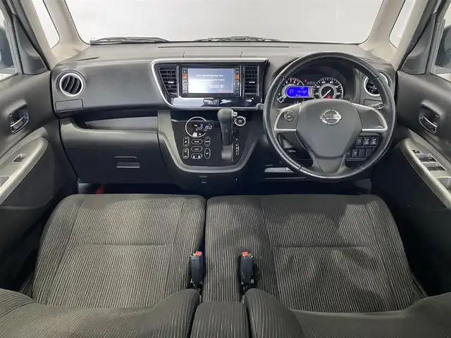 日産 デイズ ルークス ハイウェイスターX Gパッケージ 岐阜県 2015(平27)年 6.5万km ホワイトパール 純正ナビ(MC314D-W)/フルセグTV/Bluetooth/CD/DVD/アラウンドビューモニター/フリップダウンモニター/両側パワースライドドア/エマージェンシーブレーキ/横滑り防止装置/ベンチシート/オートライト/LEDヘッドライト/純正15インチAW/社外フロアマット/ETC/スマートキー