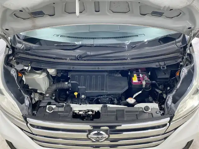 日産 デイズ ルークス ハイウェイスターX Gパッケージ 岐阜県 2015(平27)年 6.5万km ホワイトパール 純正ナビ(MC314D-W)/フルセグTV/Bluetooth/CD/DVD/アラウンドビューモニター/フリップダウンモニター/両側パワースライドドア/エマージェンシーブレーキ/横滑り防止装置/ベンチシート/オートライト/LEDヘッドライト/純正15インチAW/社外フロアマット/ETC/スマートキー