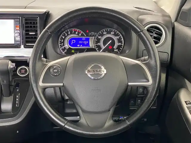 日産 デイズ ルークス ハイウェイスターX Gパッケージ 岐阜県 2015(平27)年 6.5万km ホワイトパール 純正ナビ(MC314D-W)/フルセグTV/Bluetooth/CD/DVD/アラウンドビューモニター/フリップダウンモニター/両側パワースライドドア/エマージェンシーブレーキ/横滑り防止装置/ベンチシート/オートライト/LEDヘッドライト/純正15インチAW/社外フロアマット/ETC/スマートキー