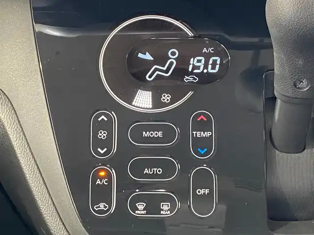 日産 デイズ ルークス ハイウェイスターX Gパッケージ 岐阜県 2015(平27)年 6.5万km ホワイトパール 純正ナビ(MC314D-W)/フルセグTV/Bluetooth/CD/DVD/アラウンドビューモニター/フリップダウンモニター/両側パワースライドドア/エマージェンシーブレーキ/横滑り防止装置/ベンチシート/オートライト/LEDヘッドライト/純正15インチAW/社外フロアマット/ETC/スマートキー