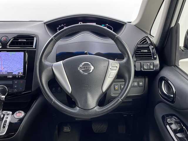 日産 セレナ ハイウェイS G S HV Aセーフ 栃木県 2015(平27)年 7.3万km ブリリアントホワイトパール 社外8インチナビ/（フルセグ/CD/DVD/BT/SD/AM/FM)）/両側パワースライドドア/フリップダウンモニター/アラウンドビューモニター/前後ドライブレコーダー/プリクラッシュセーフティーブレーキ/レーンキープアシスト/クルーズコントロール/コーナーセンサー/LEDオートライト/フォグランプ/電動格納ミラー/ETC/ステアリングスイッチ/純正アルミホイール/プッシュスタート/スマートキー