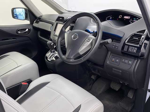 日産 セレナ ハイウェイS G S HV Aセーフ 栃木県 2015(平27)年 7.3万km ブリリアントホワイトパール 社外8インチナビ/（フルセグ/CD/DVD/BT/SD/AM/FM)）/両側パワースライドドア/フリップダウンモニター/アラウンドビューモニター/前後ドライブレコーダー/プリクラッシュセーフティーブレーキ/レーンキープアシスト/クルーズコントロール/コーナーセンサー/LEDオートライト/フォグランプ/電動格納ミラー/ETC/ステアリングスイッチ/純正アルミホイール/プッシュスタート/スマートキー