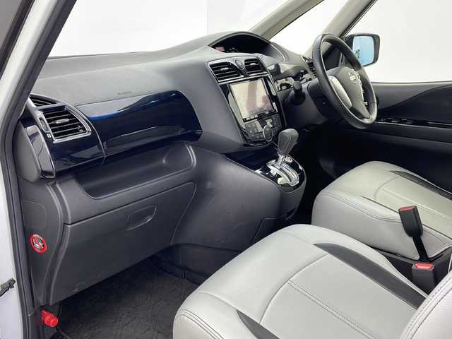 日産 セレナ ハイウェイS G S HV Aセーフ 栃木県 2015(平27)年 7.3万km ブリリアントホワイトパール 社外8インチナビ/（フルセグ/CD/DVD/BT/SD/AM/FM)）/両側パワースライドドア/フリップダウンモニター/アラウンドビューモニター/前後ドライブレコーダー/プリクラッシュセーフティーブレーキ/レーンキープアシスト/クルーズコントロール/コーナーセンサー/LEDオートライト/フォグランプ/電動格納ミラー/ETC/ステアリングスイッチ/純正アルミホイール/プッシュスタート/スマートキー