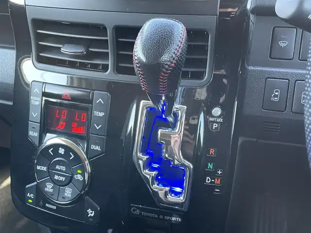 トヨタ ヴォクシー ZS G’s 宮崎県 2012(平24)年 5.4万km ホワイトパールクリスタルシャイン 社外ナビ「AVIC-ZH07」/(AM.FM.Bluetooth.DVD.CD.AUX)/フルセグTV/バックカメラ/両側パワースライドドア/サンルーフ/ETC/パドルシフト/オートライト/オートエアコン/電格ミラー/スマートキー/スペアキー/プッシュスタート/ステアリングスイッチ