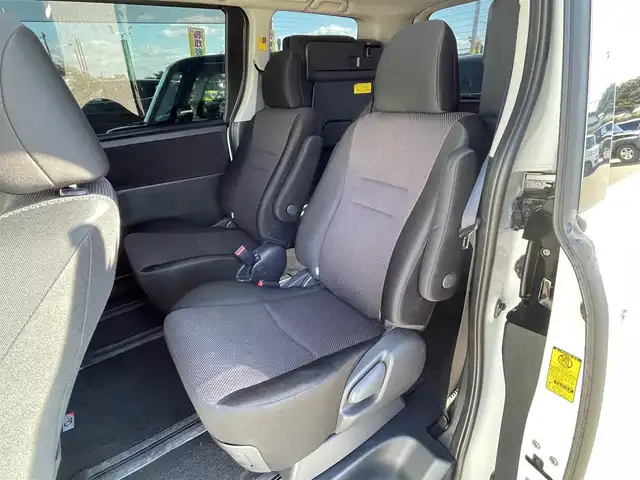 トヨタ ヴォクシー ZS G’s 宮崎県 2012(平24)年 5.4万km ホワイトパールクリスタルシャイン 社外ナビ「AVIC-ZH07」/(AM.FM.Bluetooth.DVD.CD.AUX)/フルセグTV/バックカメラ/両側パワースライドドア/サンルーフ/ETC/パドルシフト/オートライト/オートエアコン/電格ミラー/スマートキー/スペアキー/プッシュスタート/ステアリングスイッチ