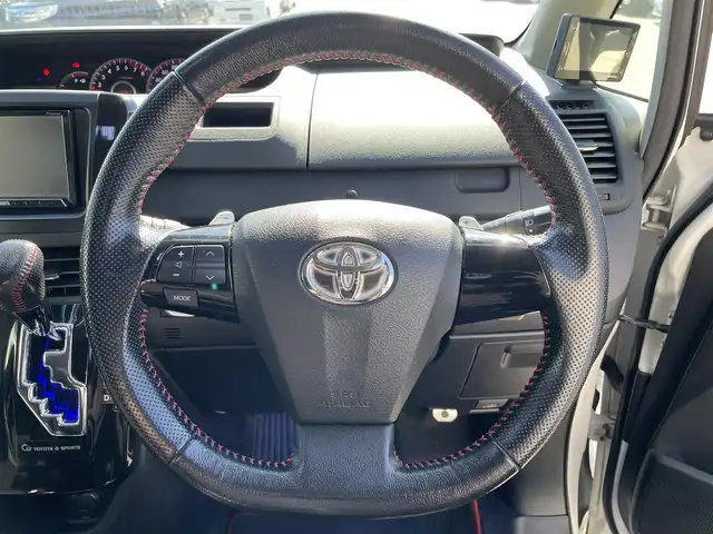 トヨタ ヴォクシー ZS G’s 宮崎県 2012(平24)年 5.4万km ホワイトパールクリスタルシャイン 社外ナビ「AVIC-ZH07」/(AM.FM.Bluetooth.DVD.CD.AUX)/フルセグTV/バックカメラ/両側パワースライドドア/サンルーフ/ETC/パドルシフト/オートライト/オートエアコン/電格ミラー/スマートキー/スペアキー/プッシュスタート/ステアリングスイッチ