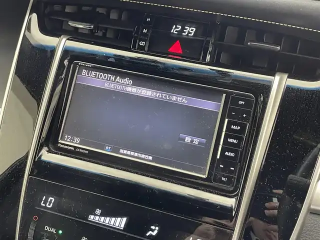 トヨタ ハリアー エレガンス 滋賀県 2017(平29)年 5.9万km ブラック 禁煙車/社外ナビ【CD/DVD/Bluetooth/フルセグ】/バックカメラ/ハーフレザーシート/D席パワーシート/前方ドラレコ/ETC/LEDヘッドライト/オートライト/プッシュスタート/スマートキー/ステアリングスイッチ