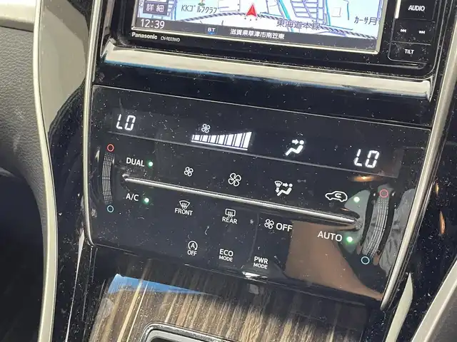 トヨタ ハリアー エレガンス 滋賀県 2017(平29)年 5.9万km ブラック 禁煙車/社外ナビ【CD/DVD/Bluetooth/フルセグ】/バックカメラ/ハーフレザーシート/D席パワーシート/前方ドラレコ/ETC/LEDヘッドライト/オートライト/プッシュスタート/スマートキー/ステアリングスイッチ