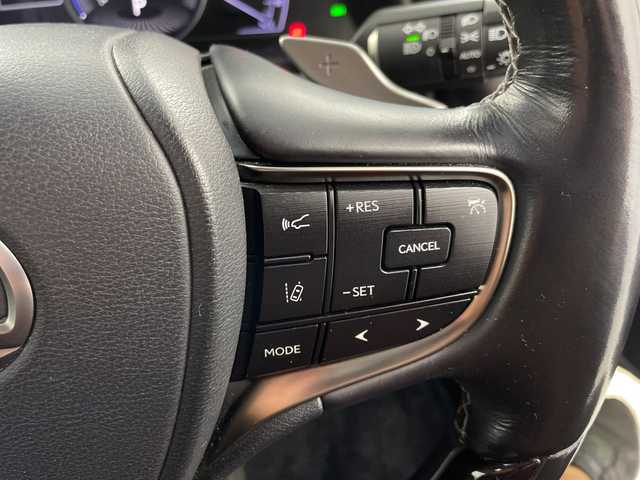 レクサス ＥＳ 300h バージョンL 岐阜県 2019(平31)年 9.7万km グラファイトブラックガラスフレーク サンルーフ/純正ナビ/CD/DVD/Bluetooth/USB/フルセグTV/レクサスセーフティシステム/プリクラッシュセーフティシステム/レーントレーシングアシスト/レーダークルーズコントロール/クリアランスソナー/アダプティブハイビームシステム/パノラミックビューモニター/パーキングサポートブレーキ/ウッドコンビステアリング/ステアリングヒーター/シートヒーター/エアシート/ブラインドスポットモニター/電動＆テレスコピックステアリング/パドルシフト/ステアリングリモコン/リアトラフィッククロスアラート/本革シート/パワーバックドア/メモリーシート/AC100V/1500W