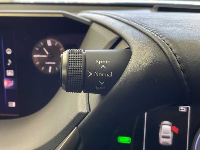 レクサス ＥＳ 300h バージョンL 岐阜県 2019(平31)年 9.7万km グラファイトブラックガラスフレーク サンルーフ/純正ナビ/CD/DVD/Bluetooth/USB/フルセグTV/レクサスセーフティシステム/プリクラッシュセーフティシステム/レーントレーシングアシスト/レーダークルーズコントロール/クリアランスソナー/アダプティブハイビームシステム/パノラミックビューモニター/パーキングサポートブレーキ/ウッドコンビステアリング/ステアリングヒーター/シートヒーター/エアシート/ブラインドスポットモニター/電動＆テレスコピックステアリング/パドルシフト/ステアリングリモコン/リアトラフィッククロスアラート/本革シート/パワーバックドア/メモリーシート/AC100V/1500W