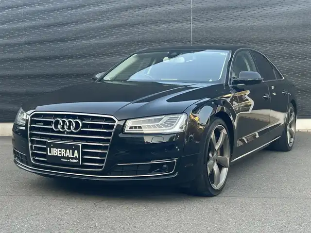 アウディ Ａ８ 4．0 TFSI クワトロ 大分県 2017(平29)年 9.6万km 黒 保証書/取扱説明書/サンルーフ/アダクティブクルーズコントロール/Audiサイドアシスト/純正ナビ/Bluetooth/地デジ/バックカメラ/サイドカメラ/フロントカメラ/黒本革/メモリー付きパワーシート/シートヒーター/シートクーラー/純正フロアマット/純正21インチアルミホイール