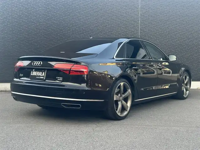 アウディ Ａ８ 4．0 TFSI クワトロ 大分県 2017(平29)年 9.6万km 黒 保証書/取扱説明書/サンルーフ/アダクティブクルーズコントロール/Audiサイドアシスト/純正ナビ/Bluetooth/地デジ/バックカメラ/サイドカメラ/フロントカメラ/黒本革/メモリー付きパワーシート/シートヒーター/シートクーラー/純正フロアマット/純正21インチアルミホイール