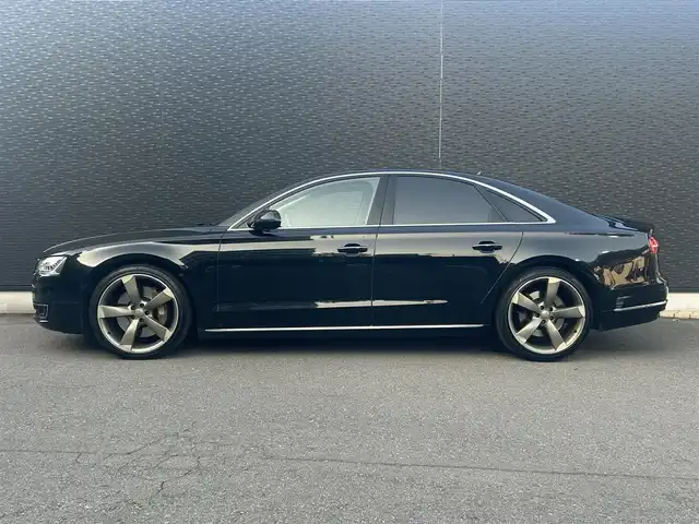 アウディ Ａ８ 4．0 TFSI クワトロ 大分県 2017(平29)年 9.6万km 黒 保証書/取扱説明書/サンルーフ/アダクティブクルーズコントロール/Audiサイドアシスト/純正ナビ/Bluetooth/地デジ/バックカメラ/サイドカメラ/フロントカメラ/黒本革/メモリー付きパワーシート/シートヒーター/シートクーラー/純正フロアマット/純正21インチアルミホイール