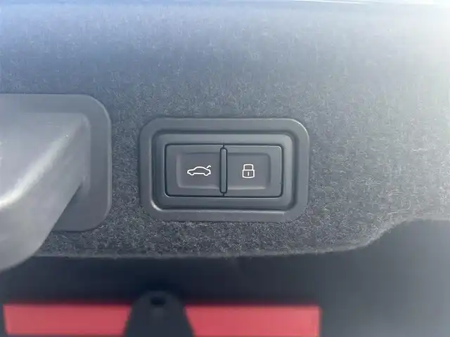 アウディ Ａ８ 4．0 TFSI クワトロ 大分県 2017(平29)年 9.6万km 黒 保証書/取扱説明書/サンルーフ/アダクティブクルーズコントロール/Audiサイドアシスト/純正ナビ/Bluetooth/地デジ/バックカメラ/サイドカメラ/フロントカメラ/黒本革/メモリー付きパワーシート/シートヒーター/シートクーラー/純正フロアマット/純正21インチアルミホイール