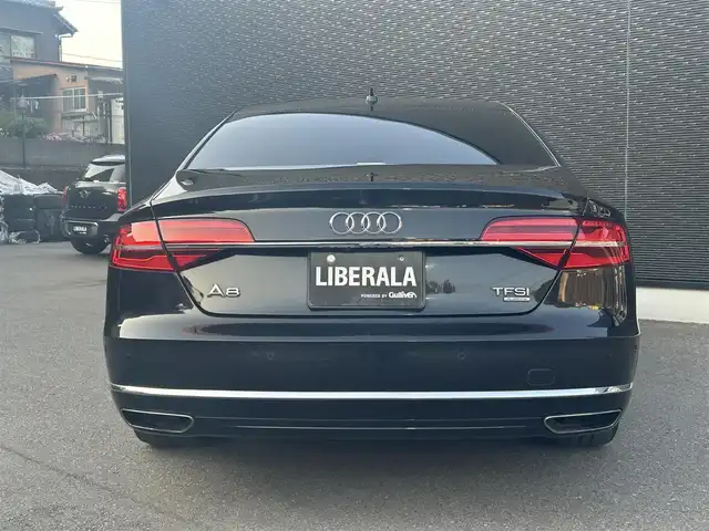 アウディ Ａ８ 4．0 TFSI クワトロ 大分県 2017(平29)年 9.6万km 黒 保証書/取扱説明書/サンルーフ/アダクティブクルーズコントロール/Audiサイドアシスト/純正ナビ/Bluetooth/地デジ/バックカメラ/サイドカメラ/フロントカメラ/黒本革/メモリー付きパワーシート/シートヒーター/シートクーラー/純正フロアマット/純正21インチアルミホイール