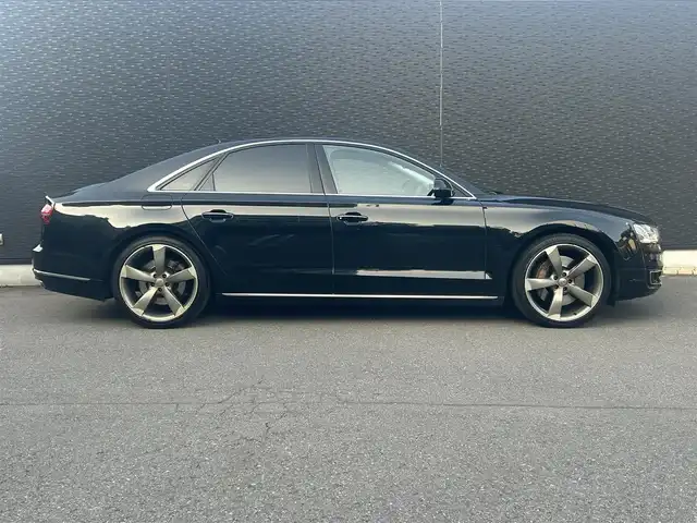 アウディ Ａ８ 4．0 TFSI クワトロ 大分県 2017(平29)年 9.6万km 黒 保証書/取扱説明書/サンルーフ/アダクティブクルーズコントロール/Audiサイドアシスト/純正ナビ/Bluetooth/地デジ/バックカメラ/サイドカメラ/フロントカメラ/黒本革/メモリー付きパワーシート/シートヒーター/シートクーラー/純正フロアマット/純正21インチアルミホイール