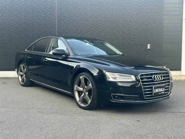 アウディ Ａ８ 4．0 TFSI クワトロ 大分県 2017(平29)年 9.6万km 黒 保証書/取扱説明書/サンルーフ/アダクティブクルーズコントロール/Audiサイドアシスト/純正ナビ/Bluetooth/地デジ/バックカメラ/サイドカメラ/フロントカメラ/黒本革/メモリー付きパワーシート/シートヒーター/シートクーラー/純正フロアマット/純正21インチアルミホイール