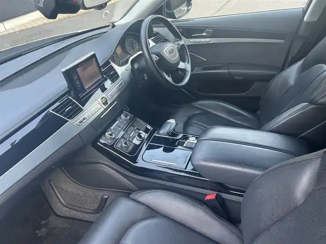 アウディ Ａ８ 4．0 TFSI クワトロ 大分県 2017(平29)年 9.6万km 黒 保証書/取扱説明書/サンルーフ/アダクティブクルーズコントロール/Audiサイドアシスト/純正ナビ/Bluetooth/地デジ/バックカメラ/サイドカメラ/フロントカメラ/黒本革/メモリー付きパワーシート/シートヒーター/シートクーラー/純正フロアマット/純正21インチアルミホイール