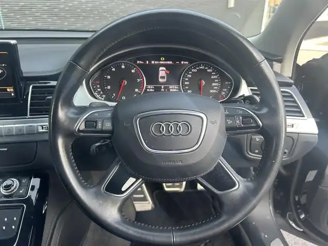 アウディ Ａ８ 4．0 TFSI クワトロ 大分県 2017(平29)年 9.6万km 黒 保証書/取扱説明書/サンルーフ/アダクティブクルーズコントロール/Audiサイドアシスト/純正ナビ/Bluetooth/地デジ/バックカメラ/サイドカメラ/フロントカメラ/黒本革/メモリー付きパワーシート/シートヒーター/シートクーラー/純正フロアマット/純正21インチアルミホイール