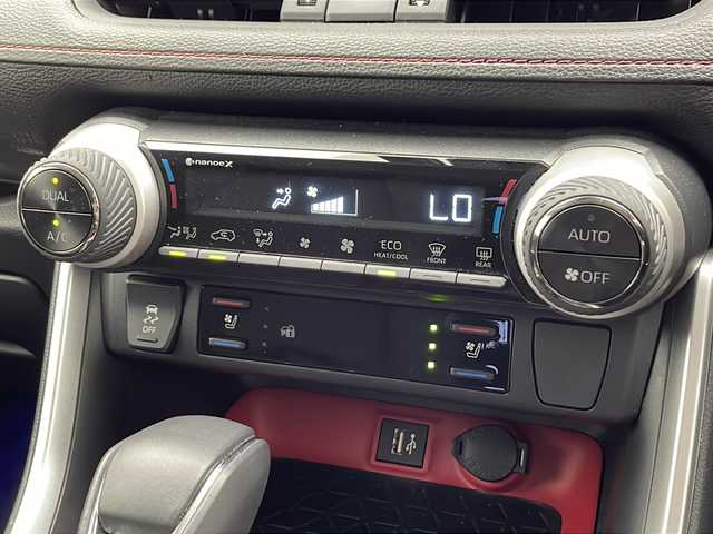 トヨタ ＲＡＶ４ HV アドベンチャー オフロードPKGⅡ 千葉県 2023(令5)年 1.7万km アティチュードブラックマイカ 禁煙車　/純正ディスプレイオーディオ　/全周囲カメラ　/ビルトインＥＴＣ２．０　/前後クリアランスソナー　/前席シートヒーター　/前席エアーシート　/運転席パワーシート　/ブラインドスポットモニター/アイドリングストップ/衝突軽減ブレーキ/プリクラッシュセーフティ/ロードサインアシスト/レーントレーシングアシスト/横滑り防止/純正フロアマット/純正１８インチAW/オートライト/オートマチックハイビーム/フォグライト/スマートキー/プッシュスタート/スペアキー1本/保証書/取扱説明書