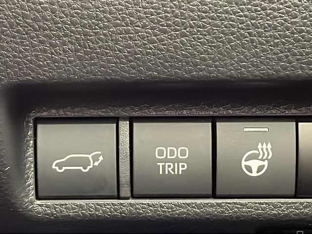 トヨタ ＲＡＶ４ HV アドベンチャー オフロードPKGⅡ 千葉県 2023(令5)年 1.7万km アティチュードブラックマイカ 禁煙車　/純正ディスプレイオーディオ　/全周囲カメラ　/ビルトインＥＴＣ２．０　/前後クリアランスソナー　/前席シートヒーター　/前席エアーシート　/運転席パワーシート　/ブラインドスポットモニター/アイドリングストップ/衝突軽減ブレーキ/プリクラッシュセーフティ/ロードサインアシスト/レーントレーシングアシスト/横滑り防止/純正フロアマット/純正１８インチAW/オートライト/オートマチックハイビーム/フォグライト/スマートキー/プッシュスタート/スペアキー1本/保証書/取扱説明書