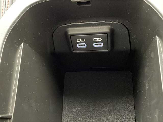 トヨタ ＲＡＶ４ HV アドベンチャー オフロードPKGⅡ 千葉県 2023(令5)年 1.7万km アティチュードブラックマイカ 禁煙車　/純正ディスプレイオーディオ　/全周囲カメラ　/ビルトインＥＴＣ２．０　/前後クリアランスソナー　/前席シートヒーター　/前席エアーシート　/運転席パワーシート　/ブラインドスポットモニター/アイドリングストップ/衝突軽減ブレーキ/プリクラッシュセーフティ/ロードサインアシスト/レーントレーシングアシスト/横滑り防止/純正フロアマット/純正１８インチAW/オートライト/オートマチックハイビーム/フォグライト/スマートキー/プッシュスタート/スペアキー1本/保証書/取扱説明書