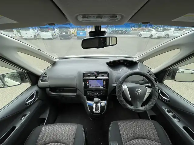 日産 セレナ ハイウェイS S HV Aセーフ 和歌山県 2014(平26)年 12.6万km パール (株)IDOMが運営する【じしゃロン和歌山店】の自社ローン専用車両になります。こちらは現金またはオートローンご利用時の価格です。自社ローンご希望の方は別途その旨お申付け下さい/純正メモリナビ　（MP３１４P-W）/（フルセグＴＶ/Ｂｌｕｅｔｏｏｔｈ/ＣＤ/ＤＶＤ）/アラウンドビューモニター　/ＥＴＣ　/コーナーセンサー　/クルーズコントロール　/両側パワースライドドア　/純正アルミホイール　/純正フロアマット