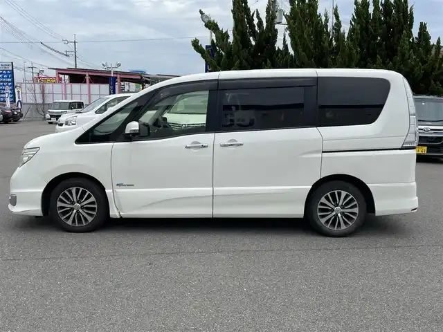 日産 セレナ ハイウェイS S HV Aセーフ 和歌山県 2014(平26)年 12.6万km パール (株)IDOMが運営する【じしゃロン和歌山店】の自社ローン専用車両になります。こちらは現金またはオートローンご利用時の価格です。自社ローンご希望の方は別途その旨お申付け下さい/純正メモリナビ　（MP３１４P-W）/（フルセグＴＶ/Ｂｌｕｅｔｏｏｔｈ/ＣＤ/ＤＶＤ）/アラウンドビューモニター　/ＥＴＣ　/コーナーセンサー　/クルーズコントロール　/両側パワースライドドア　/純正アルミホイール　/純正フロアマット