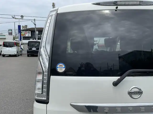 日産 セレナ ハイウェイS S HV Aセーフ 和歌山県 2014(平26)年 12.6万km パール (株)IDOMが運営する【じしゃロン和歌山店】の自社ローン専用車両になります。こちらは現金またはオートローンご利用時の価格です。自社ローンご希望の方は別途その旨お申付け下さい/純正メモリナビ　（MP３１４P-W）/（フルセグＴＶ/Ｂｌｕｅｔｏｏｔｈ/ＣＤ/ＤＶＤ）/アラウンドビューモニター　/ＥＴＣ　/コーナーセンサー　/クルーズコントロール　/両側パワースライドドア　/純正アルミホイール　/純正フロアマット