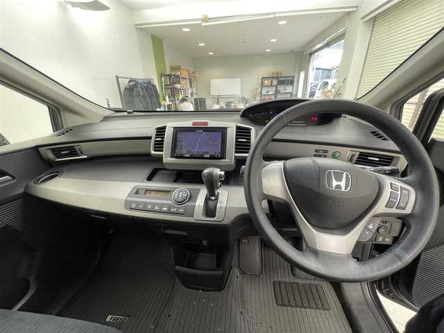 ホンダ フリード ハイブリット ジャストセレクション 茨城県 2012(平24)年 10.6万km プレミアムブラキッシュパール 社外ナビ/フルセグ視聴可能/寒冷地仕様/スペアキー/クルコン/Bluetooth/純正フロアマット/純正アルミホイール