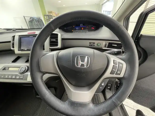 ホンダ フリード ハイブリット ジャストセレクション 茨城県 2012(平24)年 10.6万km プレミアムブラキッシュパール 社外ナビ/フルセグ視聴可能/寒冷地仕様/スペアキー/クルコン/Bluetooth/純正フロアマット/純正アルミホイール