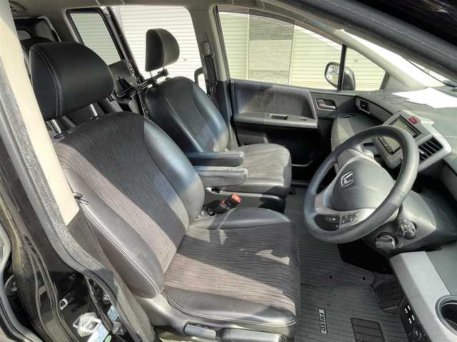 ホンダ フリード ハイブリット ジャストセレクション 茨城県 2012(平24)年 10.6万km プレミアムブラキッシュパール 社外ナビ/フルセグ視聴可能/寒冷地仕様/スペアキー/クルコン/Bluetooth/純正フロアマット/純正アルミホイール
