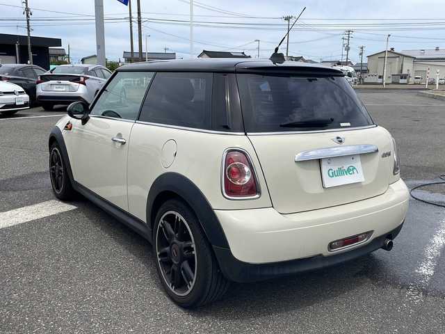 ＭＩＮＩ ミニ クーパー 新潟県 2014(平26)年 8.3万km 白 ６MT/冬タイヤ積載/純正オーディオ/（FM/AM/CD/AUX）/ETC/プッシュスタート/シガーソケット/フロアマット/フォグランプ/電格ミラー/純正AW/スペアキー×１