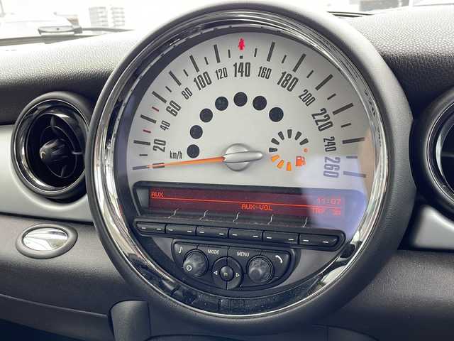 ＭＩＮＩ ミニ クーパー 新潟県 2014(平26)年 8.3万km 白 ６MT/冬タイヤ積載/純正オーディオ/（FM/AM/CD/AUX）/ETC/プッシュスタート/シガーソケット/フロアマット/フォグランプ/電格ミラー/純正AW/スペアキー×１