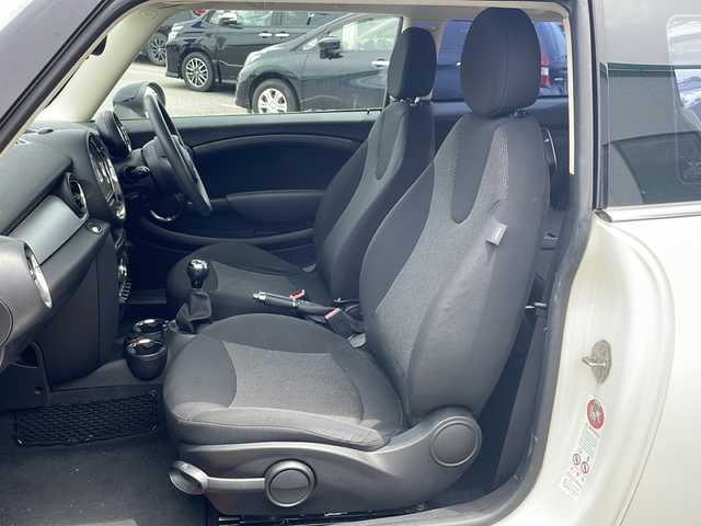 ＭＩＮＩ ミニ クーパー 新潟県 2014(平26)年 8.3万km 白 ６MT/冬タイヤ積載/純正オーディオ/（FM/AM/CD/AUX）/ETC/プッシュスタート/シガーソケット/フロアマット/フォグランプ/電格ミラー/純正AW/スペアキー×１