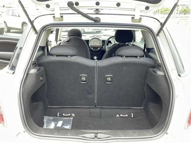 ＭＩＮＩ ミニ クーパー 新潟県 2014(平26)年 8.3万km 白 ６MT/冬タイヤ積載/純正オーディオ/（FM/AM/CD/AUX）/ETC/プッシュスタート/シガーソケット/フロアマット/フォグランプ/電格ミラー/純正AW/スペアキー×１