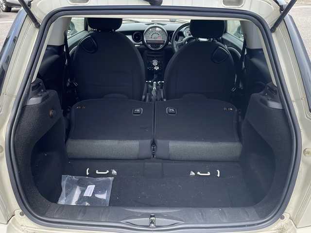 ＭＩＮＩ ミニ クーパー 新潟県 2014(平26)年 8.3万km 白 ６MT/冬タイヤ積載/純正オーディオ/（FM/AM/CD/AUX）/ETC/プッシュスタート/シガーソケット/フロアマット/フォグランプ/電格ミラー/純正AW/スペアキー×１