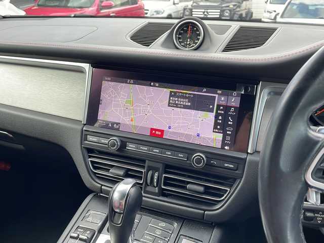 ポルシェ マカン S 東京都 2019(令1)年 5.3万km シルバー 車体色　M7P　ドロマイトシルバーメタリック/シュポルトエディション/・スポーツデザインパッケージ/・21インチアルミ/・アクティブサスペンションマネージメント/・パワーステアリングプラス/・スポーツクロノパッケージ/純正ナビ/（BT/USB/AppleCarplay）/パノラマルーフ/ポルシェアクティブセーフ/アダプティブクルーズコントロール/レーンキープアシスト/レーンチェンジアシスト/全方位カメラ　ETC2.0/Fドライブレコーダー/レザーシート/シートヒーター/フロントパワーシート/パワーバックドア/パドルシフト付革巻きハンドル/スマートキー×２/純正21インチアルミ