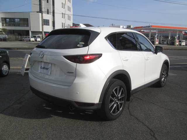 マツダ ＣＸ－５ 25S Lパッケージ 広島県 2017(平29)年 7.6万km スノーフレイクホワイトパールマイカ マツダコネクトナビ/ホワイトレザーシート/フルセグTV/バックカメラ/DVD/Bluetooth/ステアリングヒーター/前席パワーシート/前席シートヒーター/LEDヘッドライト/オートライト/BOSEサウンドシステム/パワーバックドア/スマートインETC/スペアキー