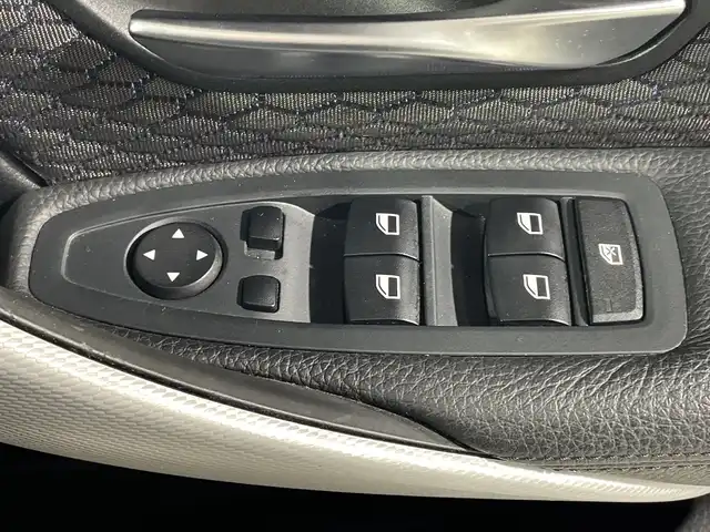 ＢＭＷ ３２０ｉ ツーリング Mスポーツ 神奈川県 2014(平26)年 3.7万km 白 純正ナビ/CD　DVD　Bluetooth　USB　AUX　AM　FM/M performanceエアロ　フロント　リアスポイラー/クルーズコントロール/衝突軽減ブレーキ/レーンキープアシスト/バックカメラ/クリアランスソナー/パワートランクリッド/ビルトインETC/アイドリングストップ/前席パワーシート/運転席メモリーシート/HIDオートライト/フォグランプ/オートワイパー/フロアマット