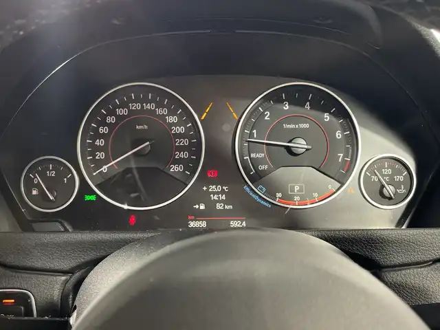 ＢＭＷ ３２０ｉ ツーリング Mスポーツ 神奈川県 2014(平26)年 3.7万km 白 純正ナビ/CD　DVD　Bluetooth　USB　AUX　AM　FM/M performanceエアロ　フロント　リアスポイラー/クルーズコントロール/衝突軽減ブレーキ/レーンキープアシスト/バックカメラ/クリアランスソナー/パワートランクリッド/ビルトインETC/アイドリングストップ/前席パワーシート/運転席メモリーシート/HIDオートライト/フォグランプ/オートワイパー/フロアマット