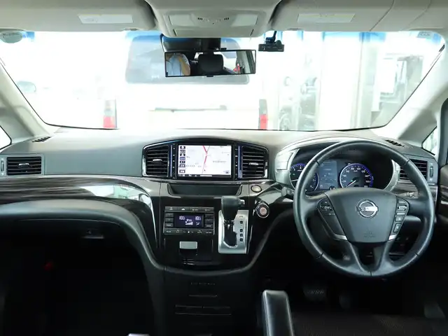 日産 エルグランド 250ハイウェイスターS 神奈川県 2019(令1)年 5.5万km ファントムブラック 純正メモリナビ/フルセグテレビ/バックカメラ/フリップダウンモニター/ブラック合皮シート/スマートエントリー/イモビライザー/オットマン/クルーズコントロール/ドアバイザー/プッシュスタート/両側パワースライドドア/ETC/LEDヘッドライト/リアシェード/ドラレコ（前）/コーナーセンサー（前後）/保証書/取説、ナビ説/スペアスマートキー