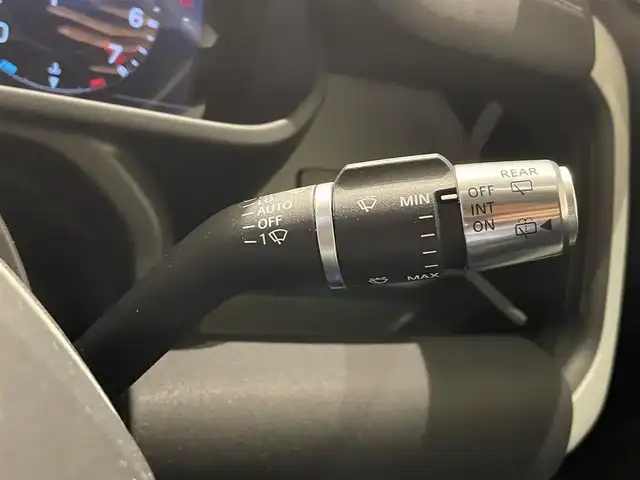 ランドローバー ランドローバー ディフェンダー 110SE 静岡県 2020(令2)年 3.8万km 黒 衝突軽減ブレーキ　/半革　/純正２０ＡＷ　/ＡＣＣ　/ＬＥＤ　/ＥＴＣ　/３６０°カメラ　/ワイヤレス充電　/パワーシート／ヒーター／メモリ　/ＣａｒＰｌａｙ　/社外ドライブレコーダー　/アンビエントライト