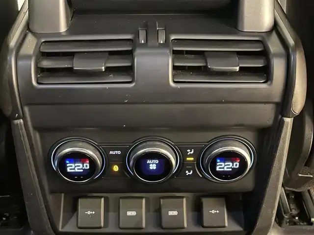 ランドローバー ランドローバー ディフェンダー 110SE 静岡県 2020(令2)年 3.8万km 黒 衝突軽減ブレーキ　/半革　/純正２０ＡＷ　/ＡＣＣ　/ＬＥＤ　/ＥＴＣ　/３６０°カメラ　/ワイヤレス充電　/パワーシート／ヒーター／メモリ　/ＣａｒＰｌａｙ　/社外ドライブレコーダー　/アンビエントライト