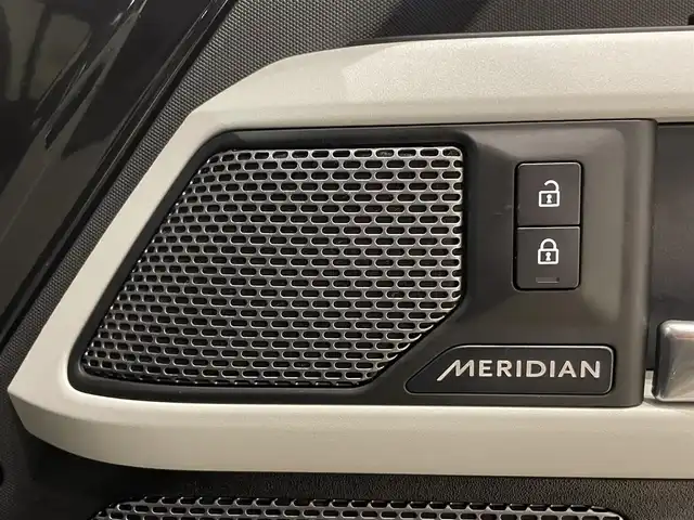 ランドローバー ランドローバー ディフェンダー 110SE 静岡県 2020(令2)年 3.8万km 黒 衝突軽減ブレーキ　/半革　/純正２０ＡＷ　/ＡＣＣ　/ＬＥＤ　/ＥＴＣ　/３６０°カメラ　/ワイヤレス充電　/パワーシート／ヒーター／メモリ　/ＣａｒＰｌａｙ　/社外ドライブレコーダー　/アンビエントライト