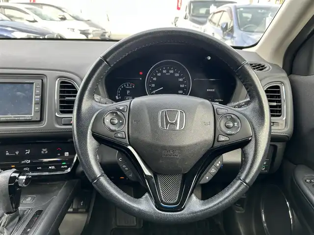 ホンダ ヴェゼル X ホンダセンシング 長野県 2018(平30)年 10.6万km プラチナホワイトパール ・ホンダセンシング/・プッシュスタート/・アイドリングストップ/・クルーズコントロール/・バックカメラ/・純正ナビ/AM/FM/iPod/Bluetooth/CD/・オートライト/・シートヒーター/純正フロアマット/・社外16インチアルミホイール/・ハロゲンヘッドライト/・純正アルミホイール付きサマータイヤ車載