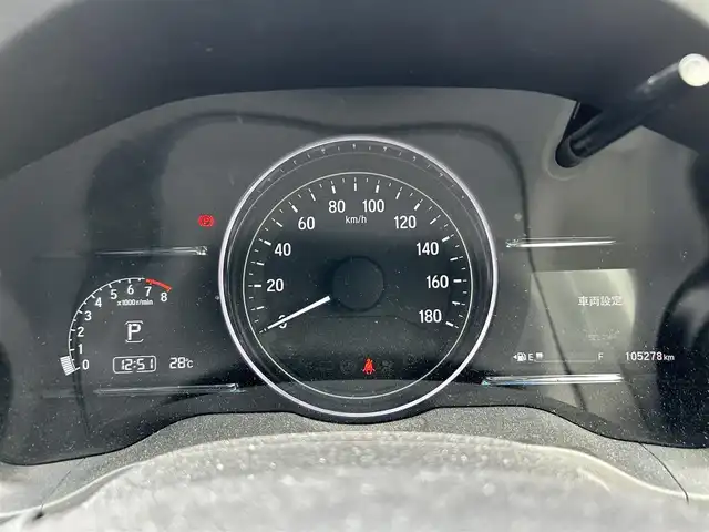 ホンダ ヴェゼル X ホンダセンシング 長野県 2018(平30)年 10.6万km プラチナホワイトパール ・ホンダセンシング/・プッシュスタート/・アイドリングストップ/・クルーズコントロール/・バックカメラ/・純正ナビ/AM/FM/iPod/Bluetooth/CD/・オートライト/・シートヒーター/純正フロアマット/・社外16インチアルミホイール/・ハロゲンヘッドライト/・純正アルミホイール付きサマータイヤ車載
