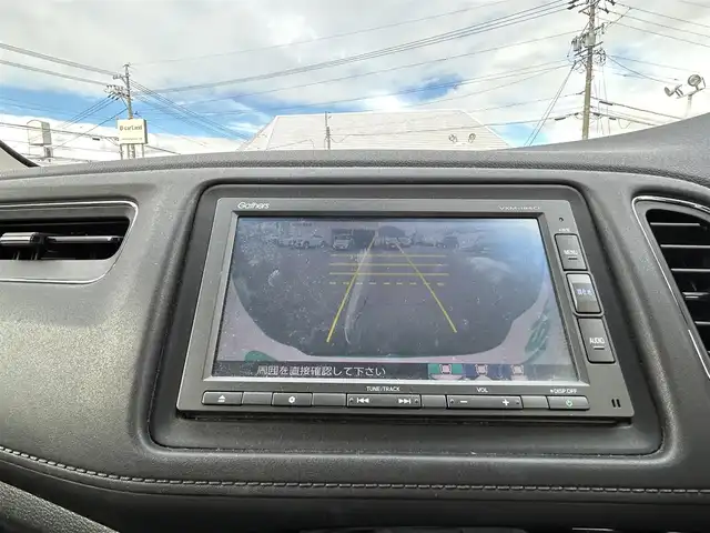 ホンダ ヴェゼル X ホンダセンシング 長野県 2018(平30)年 10.6万km プラチナホワイトパール ・ホンダセンシング/・プッシュスタート/・アイドリングストップ/・クルーズコントロール/・バックカメラ/・純正ナビ/AM/FM/iPod/Bluetooth/CD/・オートライト/・シートヒーター/純正フロアマット/・社外16インチアルミホイール/・ハロゲンヘッドライト/・純正アルミホイール付きサマータイヤ車載