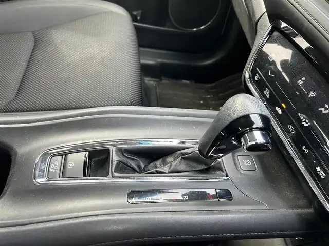 ホンダ ヴェゼル X ホンダセンシング 長野県 2018(平30)年 10.6万km プラチナホワイトパール ・ホンダセンシング/・プッシュスタート/・アイドリングストップ/・クルーズコントロール/・バックカメラ/・純正ナビ/AM/FM/iPod/Bluetooth/CD/・オートライト/・シートヒーター/純正フロアマット/・社外16インチアルミホイール/・ハロゲンヘッドライト/・純正アルミホイール付きサマータイヤ車載
